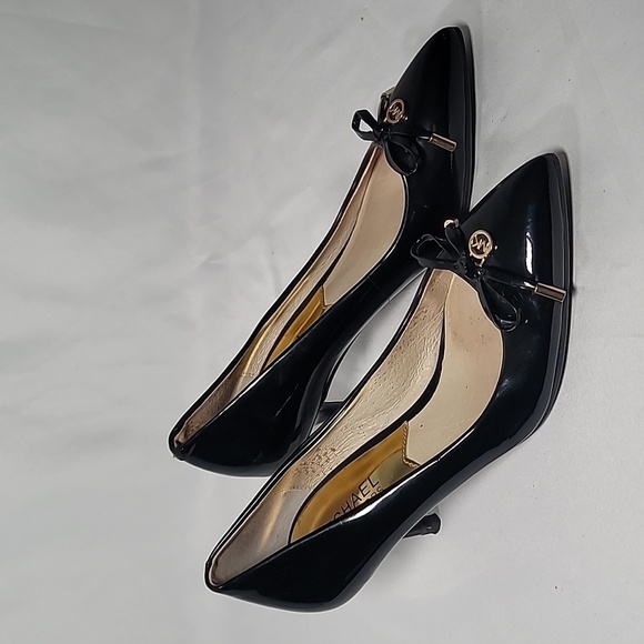 💚💚 Michael Kors Black Patent Leather Stiletto Pumps With Bow Detail Size 5M - Picture 2 of 7